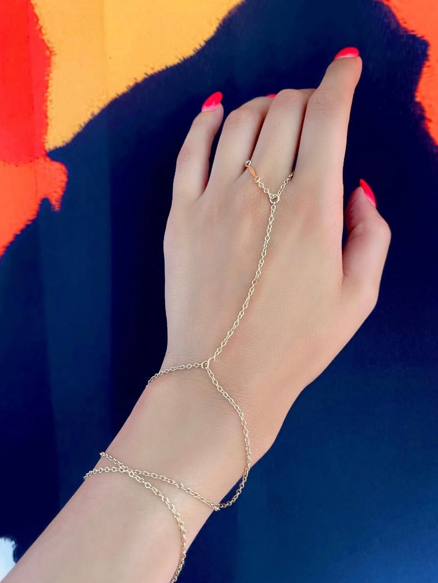 THE THREAD - 14K GOLD HAND CHAIN