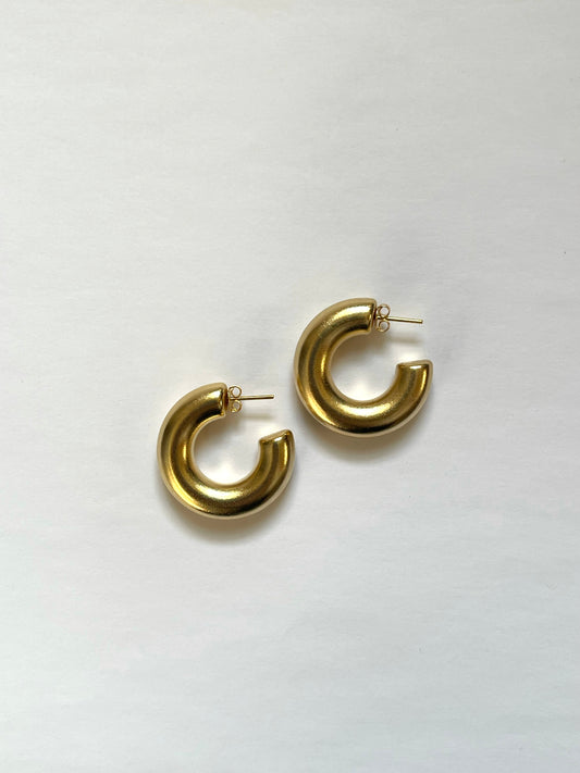 18k gold hoops by body jewelry Universe 