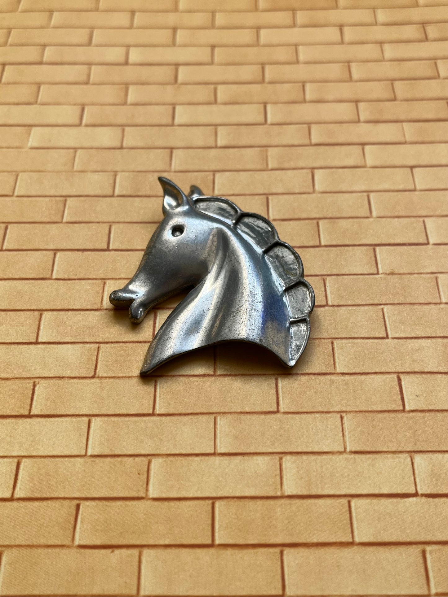 THE SILVER HORSE PIN